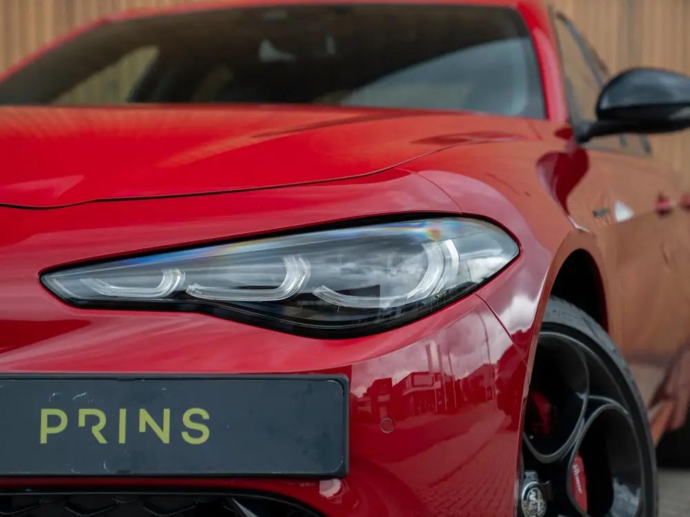 Alfa Romeo Giulia 2.0 T GME AWD Competizione (bj 2023) uit 2023, foto 17