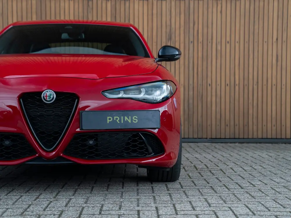 Alfa Romeo Giulia 2.0 T GME AWD Competizione (bj 2023) uit 2023, foto 19
