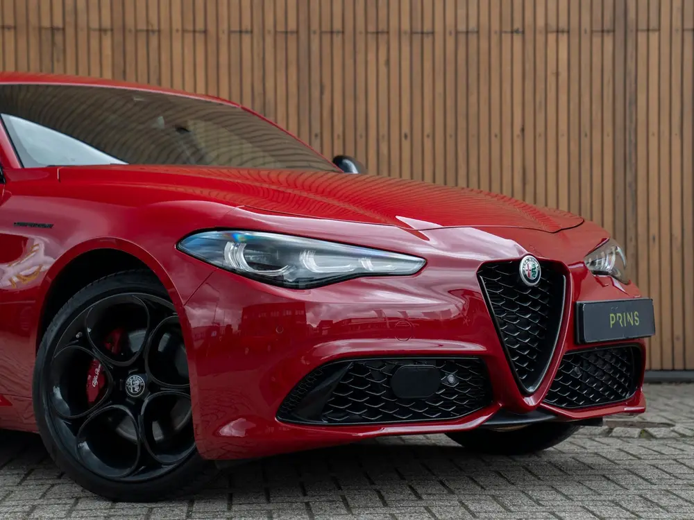 Alfa Romeo Giulia 2.0 T GME AWD Competizione (bj 2023) uit 2023, foto 20