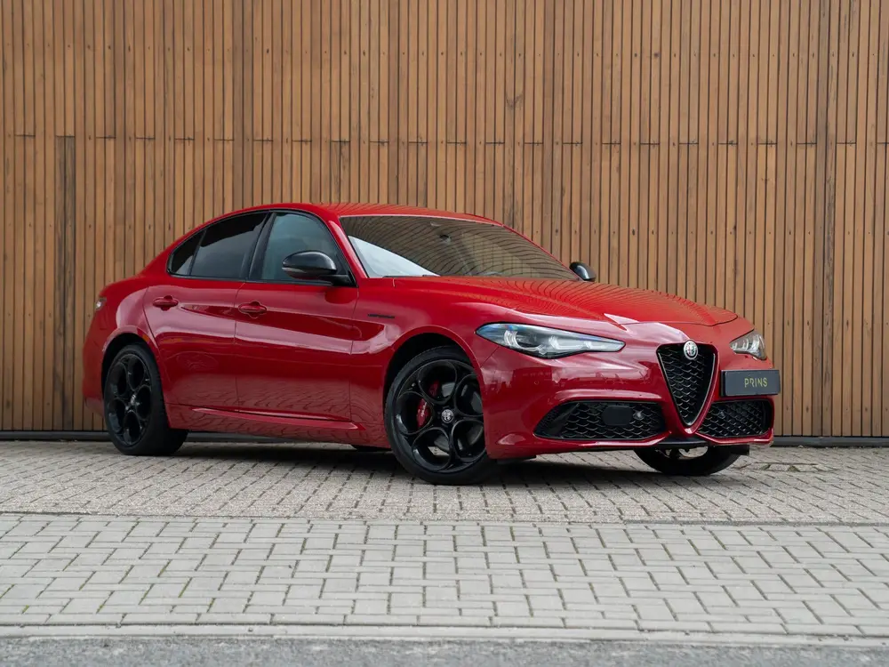 Alfa Romeo Giulia 2.0 T GME AWD Competizione (bj 2023) uit 2023, foto 3