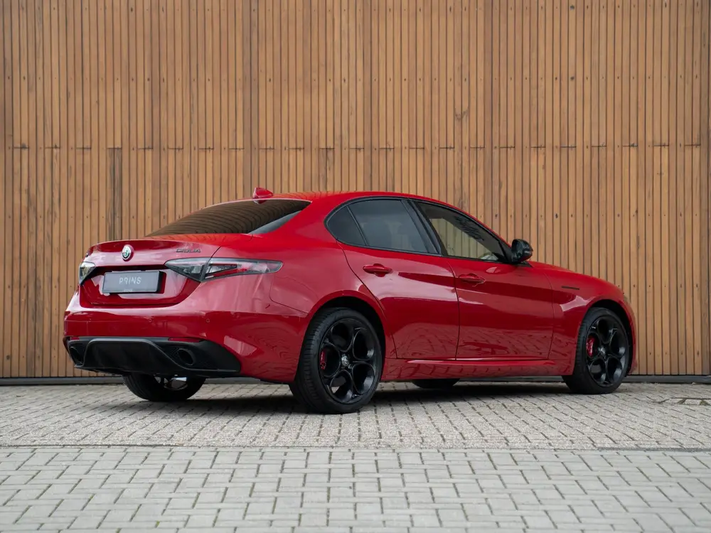 Alfa Romeo Giulia 2.0 T GME AWD Competizione (bj 2023) uit 2023, foto 4