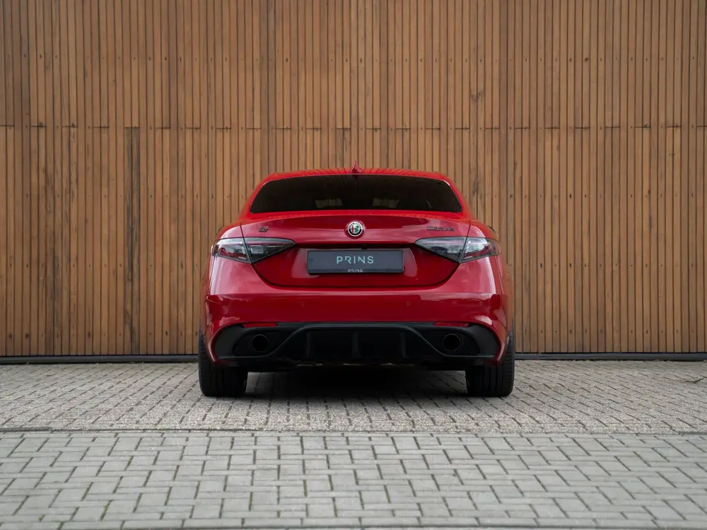 Alfa Romeo Giulia 2.0 T GME AWD Competizione (bj 2023) uit 2023, foto 5