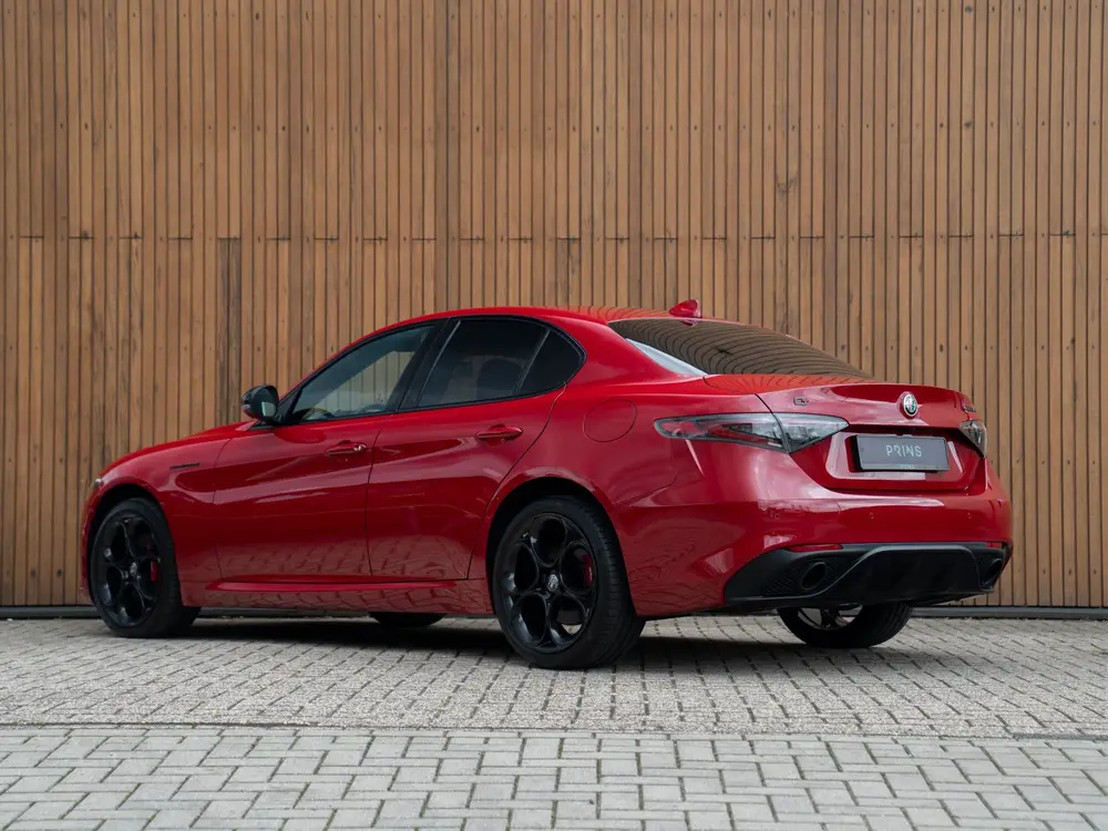 Alfa Romeo Giulia 2.0 T GME AWD Competizione (bj 2023) uit 2023, foto 6