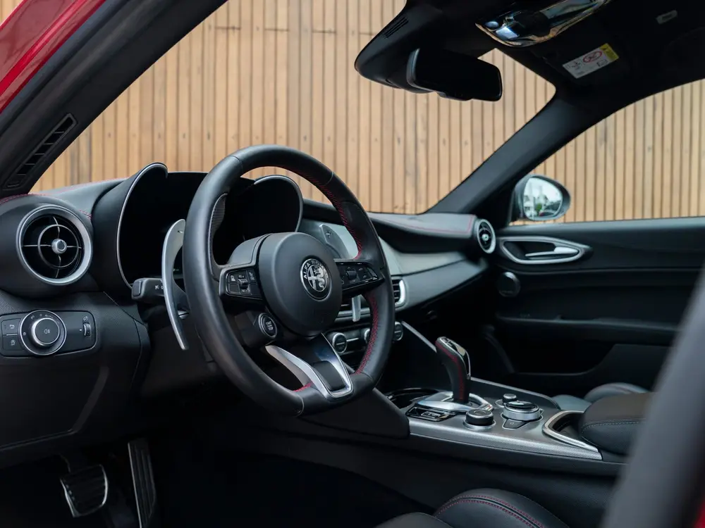 Alfa Romeo Giulia 2.0 T GME AWD Competizione (bj 2023) uit 2023, foto 7
