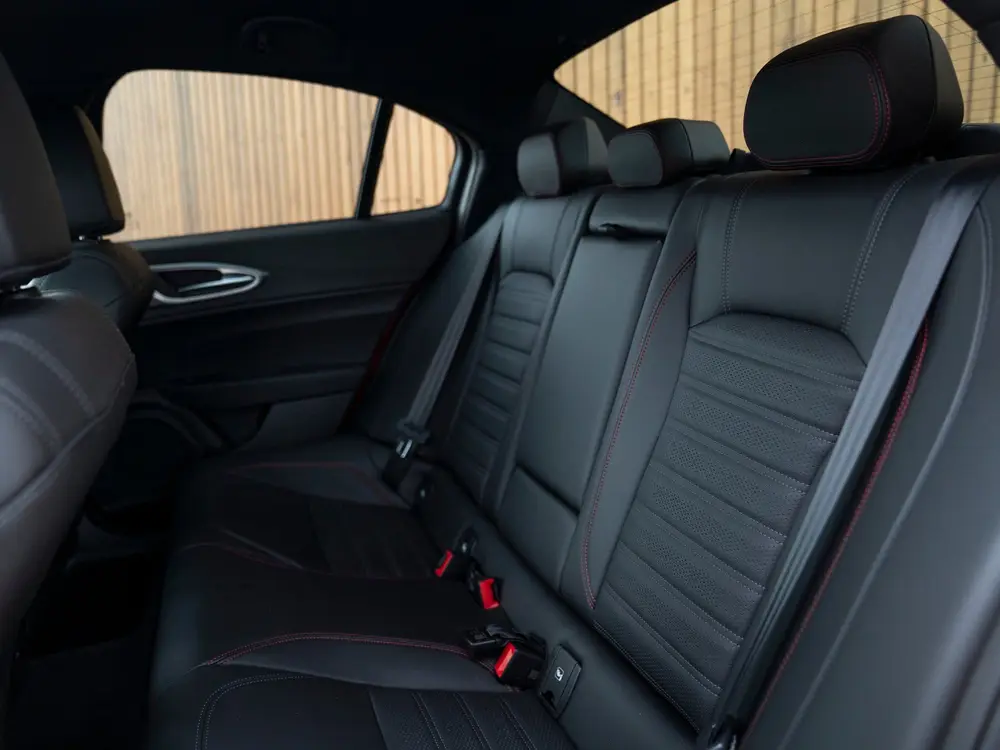 Alfa Romeo Giulia 2.0 T GME AWD Competizione (bj 2023) uit 2023, foto 9