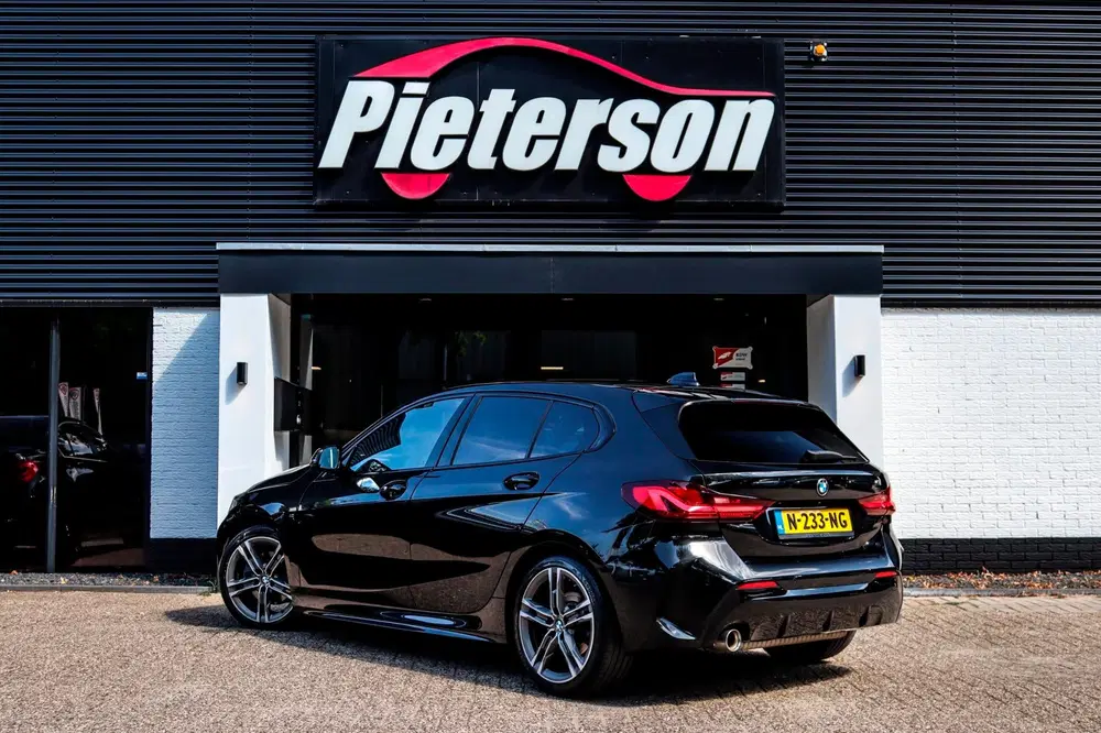BMW 1-serie 118i M-Pakket BTW XENON SFEER VIRTUAL KEYL uit 2021, foto 10