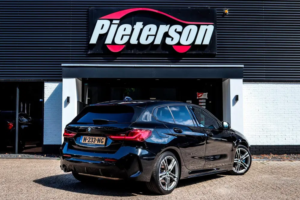 BMW 1-serie 118i M-Pakket BTW XENON SFEER VIRTUAL KEYL uit 2021, foto 11