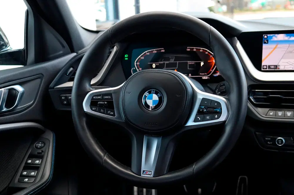 BMW 1-serie 118i M-Pakket BTW XENON SFEER VIRTUAL KEYL uit 2021, foto 2