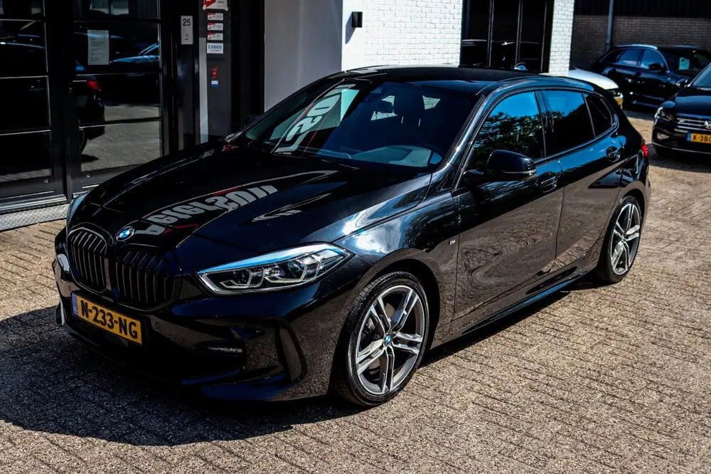 BMW 1-serie 118i M-Pakket BTW XENON SFEER VIRTUAL KEYL uit 2021, foto 8