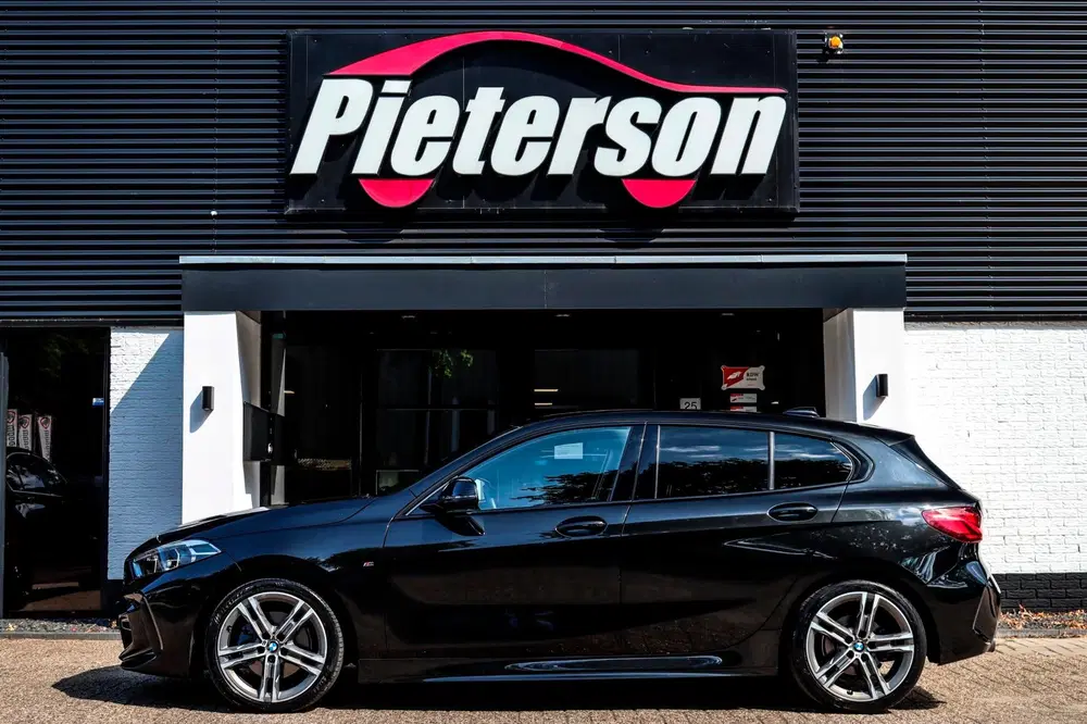 BMW 1-serie 118i M-Pakket BTW XENON SFEER VIRTUAL KEYL uit 2021, foto 9
