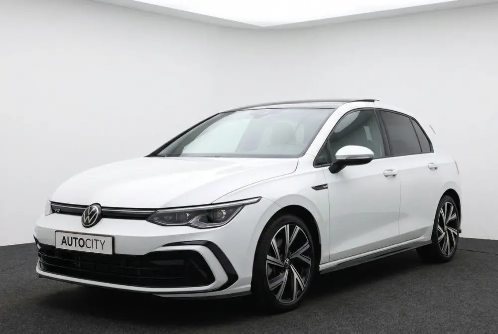 Volkswagen Golf VIII Lim. R-Line 1.5 eTSI DSG Pano l Camera uit 2021