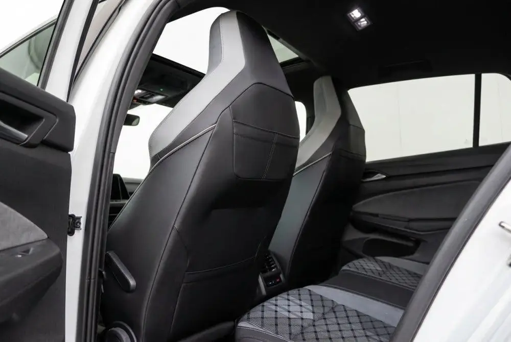 Volkswagen Golf VIII Lim. R-Line 1.5 eTSI DSG Pano l Camera uit 2021, foto 12