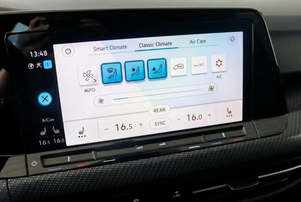 Volkswagen Golf VIII Lim. R-Line 1.5 eTSI DSG Pano l Camera uit 2021, foto 17