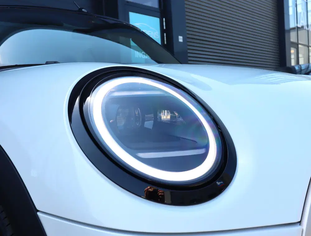 Mini Cabrio 2.0 Cooper C Favoured uit 2025, foto 10
