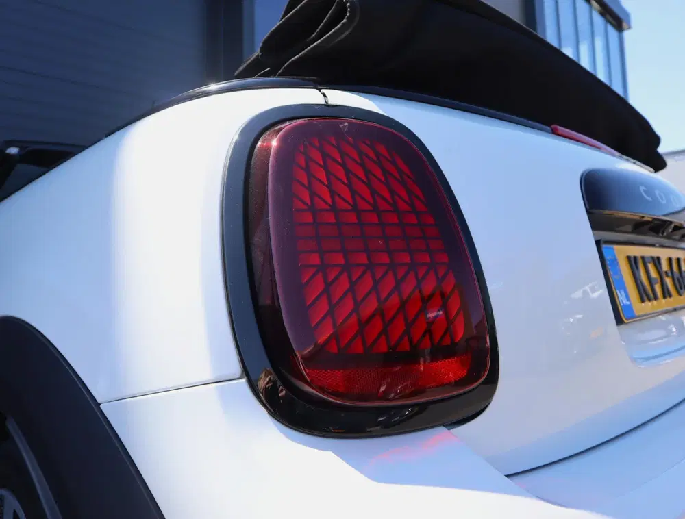 Mini Cabrio 2.0 Cooper C Favoured uit 2025, foto 11