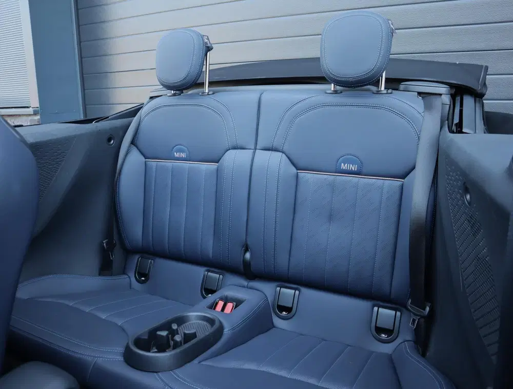 Mini Cabrio 2.0 Cooper C Favoured uit 2025, foto 13