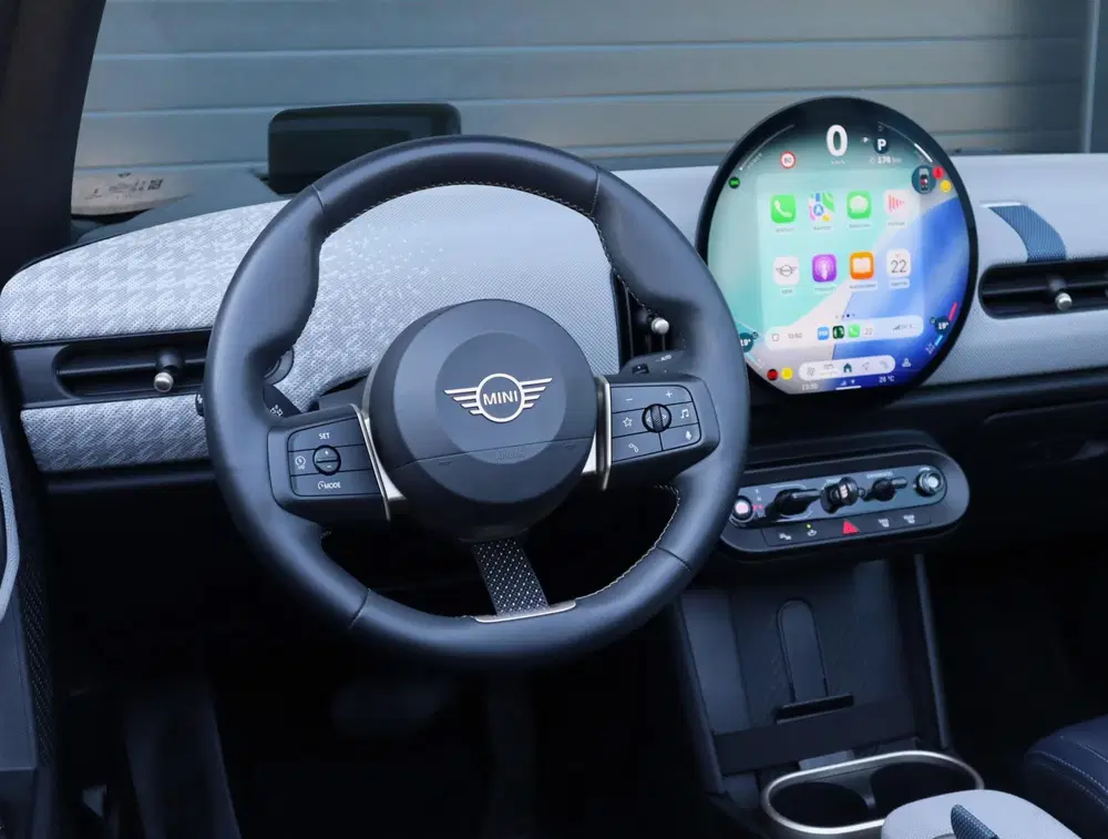 Mini Cabrio 2.0 Cooper C Favoured uit 2025, foto 15
