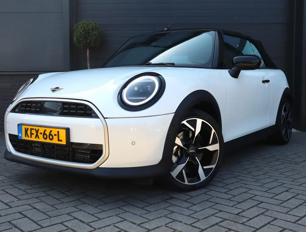 Mini Cabrio 2.0 Cooper C Favoured uit 2025, foto 2