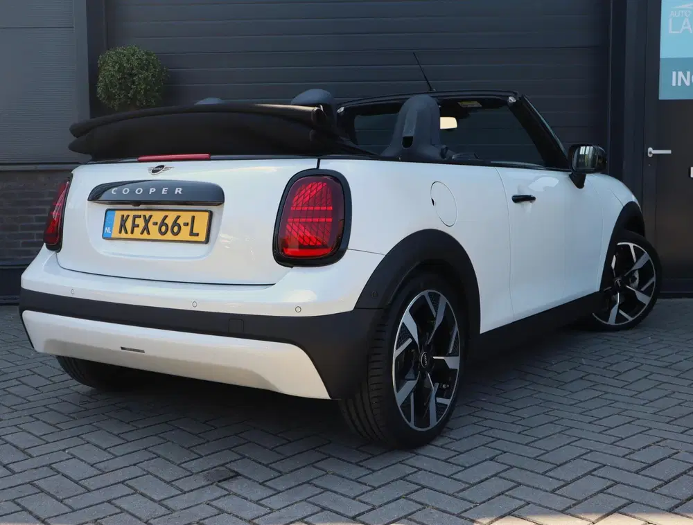 Mini Cabrio 2.0 Cooper C Favoured uit 2025, foto 3