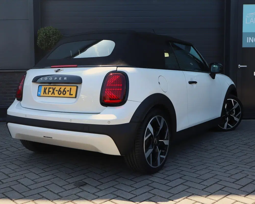 Mini Cabrio 2.0 Cooper C Favoured uit 2025, foto 4