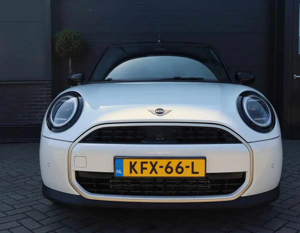 Mini Cabrio 2.0 Cooper C Favoured uit 2025, foto 5