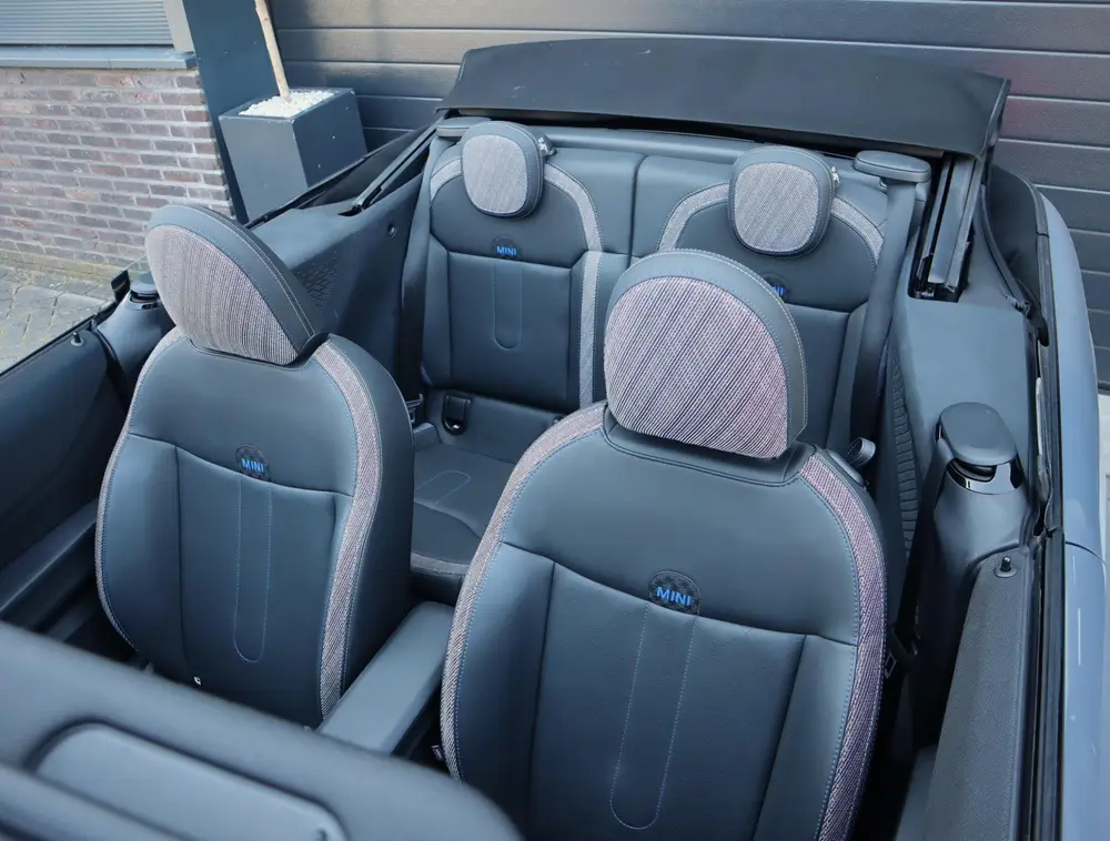Mini Cabrio 2.0 Cooper C Classic M uit 2025, foto 12