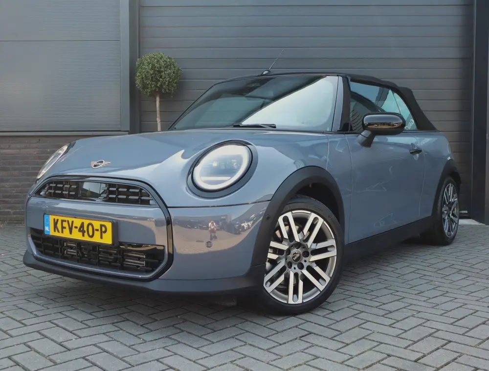 Mini Cabrio 2.0 Cooper C Classic M uit 2025, foto 2