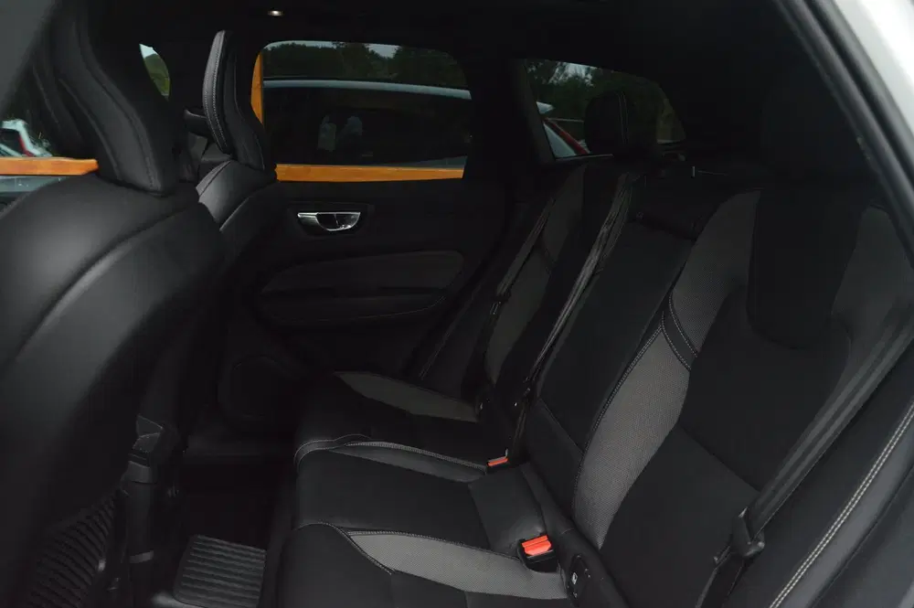 Volvo XC60 T6 Hybrid AWD Plus Dark LONG RANGE uit 2022, foto 10
