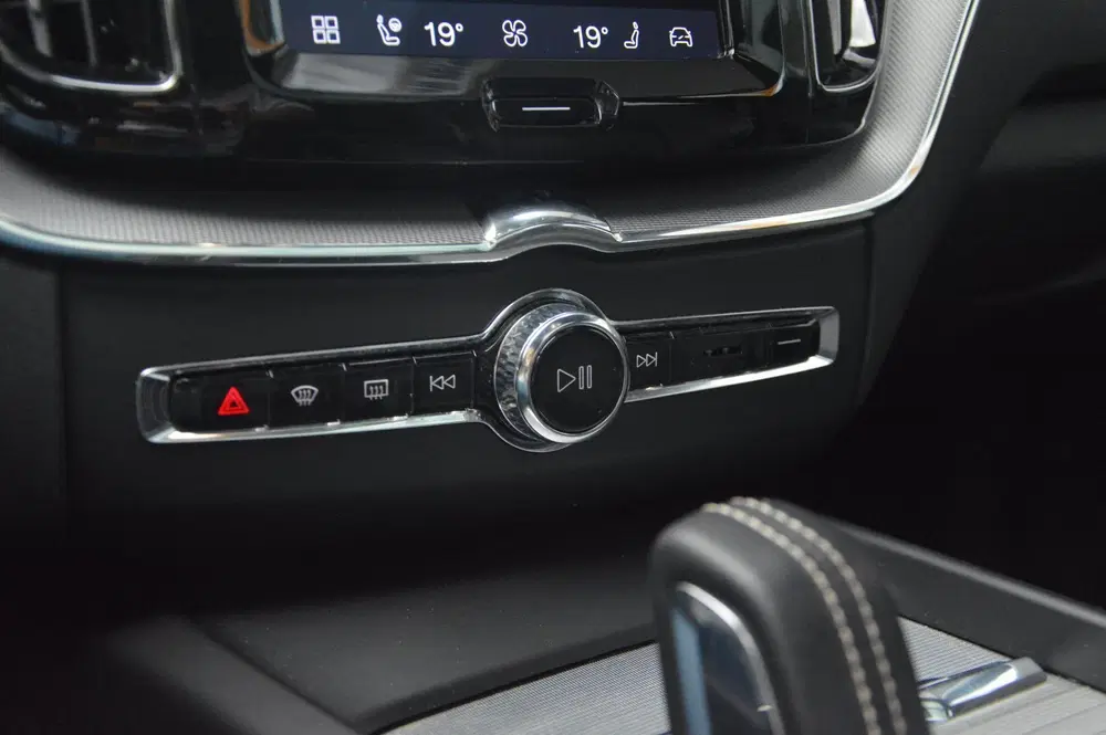 Volvo XC60 T6 Hybrid AWD Plus Dark LONG RANGE uit 2022, foto 17