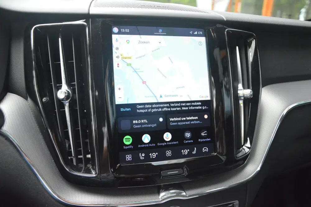 Volvo XC60 T6 Hybrid AWD Plus Dark LONG RANGE uit 2022, foto 18