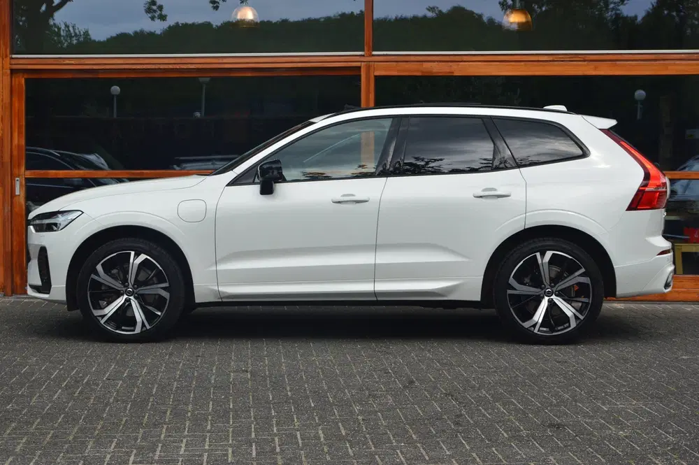 Volvo XC60 T6 Hybrid AWD Plus Dark LONG RANGE uit 2022, foto 4