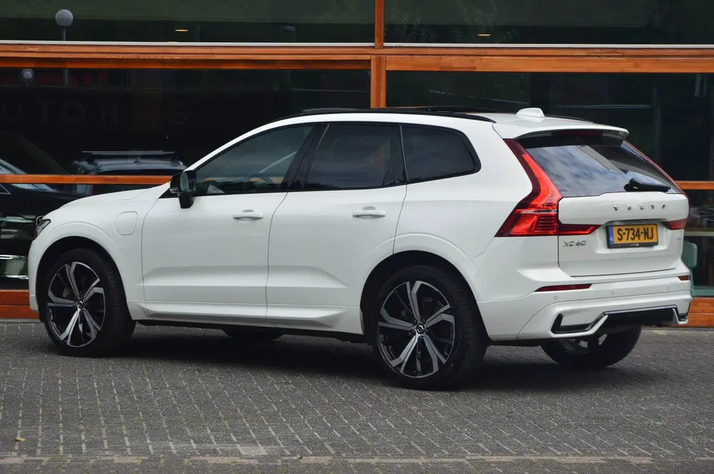 Volvo XC60 T6 Hybrid AWD Plus Dark LONG RANGE uit 2022, foto 5