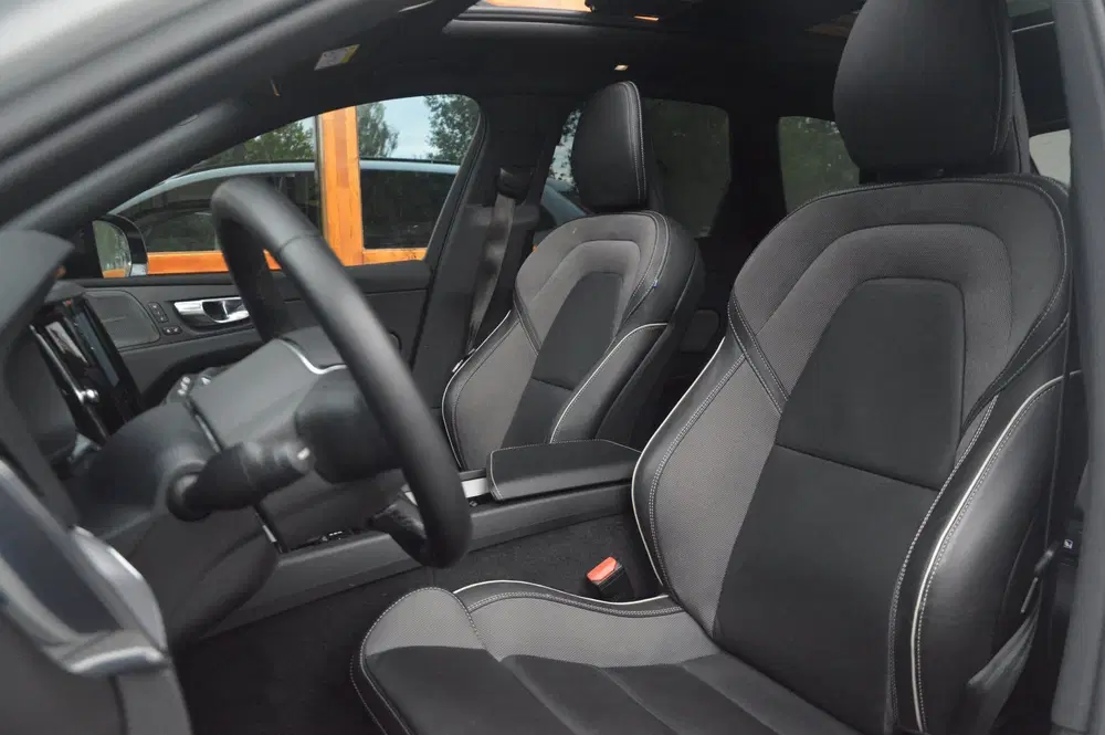 Volvo XC60 T6 Hybrid AWD Plus Dark LONG RANGE uit 2022, foto 8