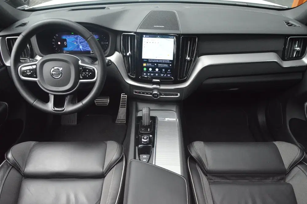 Volvo XC60 T6 Hybrid AWD Plus Dark LONG RANGE uit 2022, foto 9