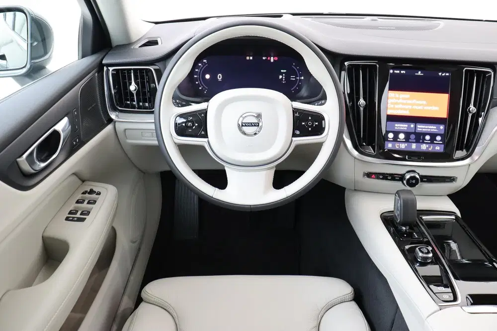 Volvo V60 T6 PLUG-IN HYBRID AWD ULTRA BRIGHT -PANO.D uit 2026, foto 2