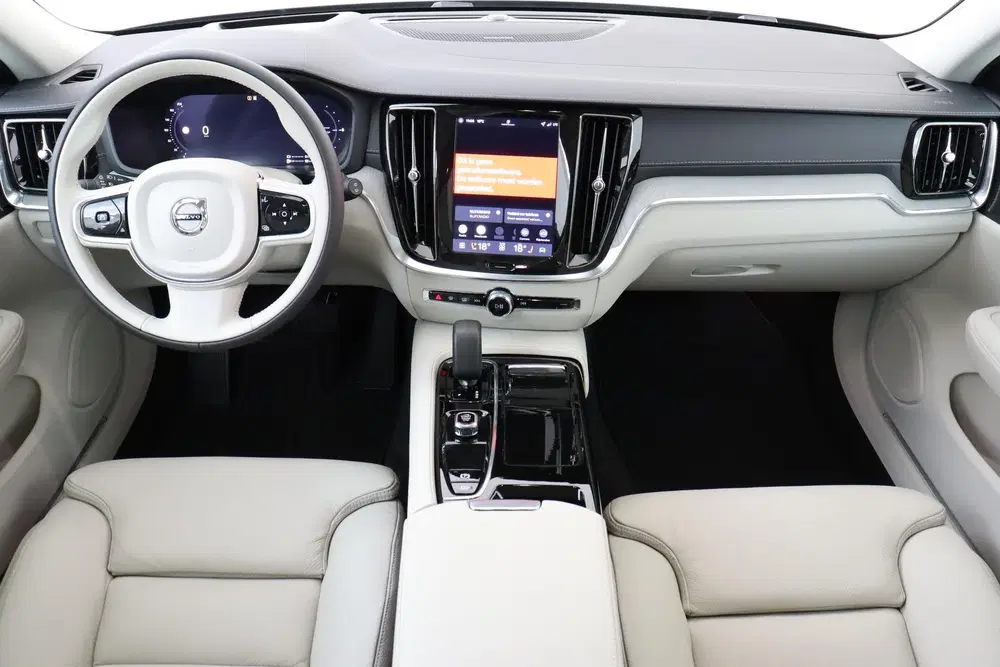 Volvo V60 T6 PLUG-IN HYBRID AWD ULTRA BRIGHT -PANO.D uit 2026, foto 4