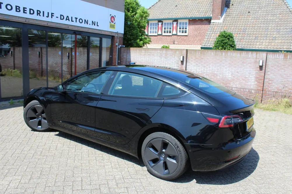 Tesla Model 3 Standard RWD Plus SOH 90 uit 2021, foto 11