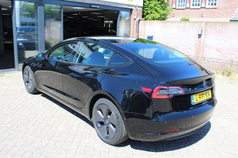 Tesla Model 3 Standard RWD Plus SOH 90 uit 2021, foto 3