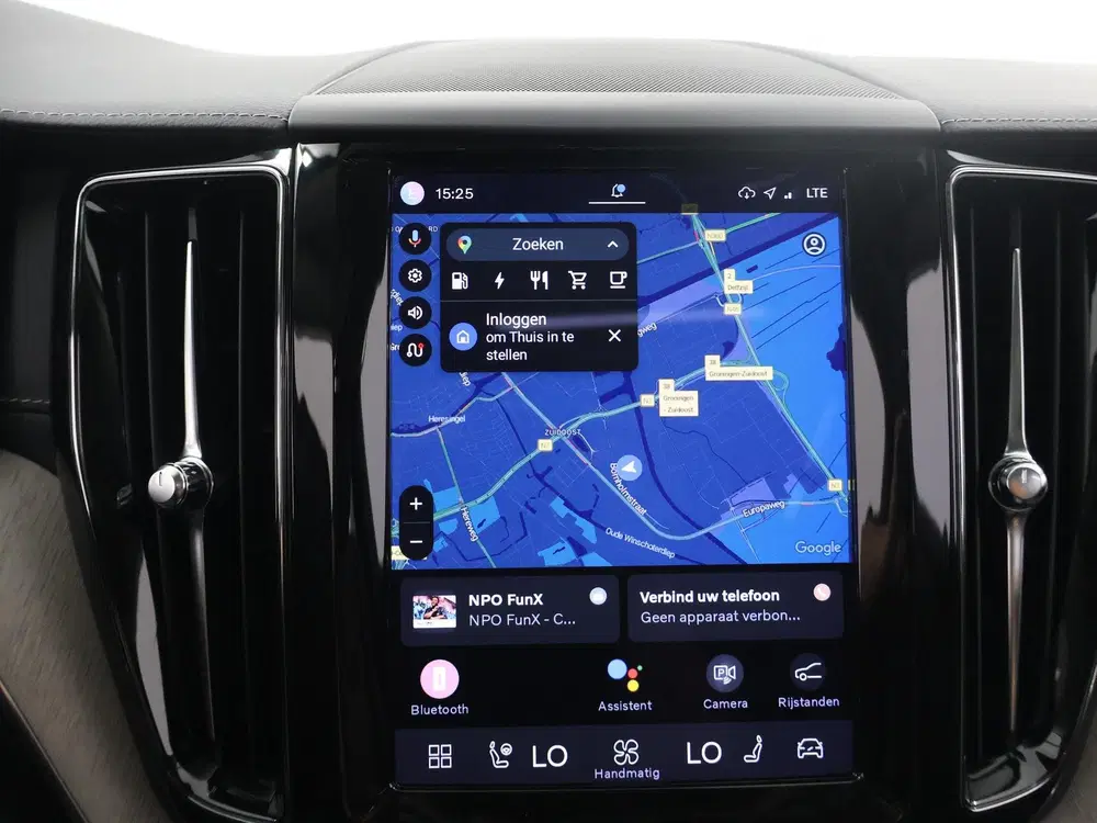 Volvo XC60 2.0 T8 Plug-in hybrid AWD Inscription uit 2022, foto 13