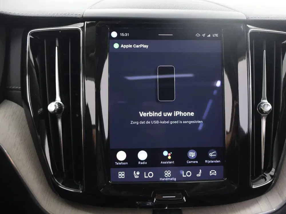 Volvo XC60 2.0 T8 Plug-in hybrid AWD Inscription uit 2022, foto 17