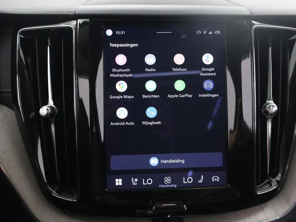 Volvo XC60 2.0 T8 Plug-in hybrid AWD Inscription uit 2022, foto 18