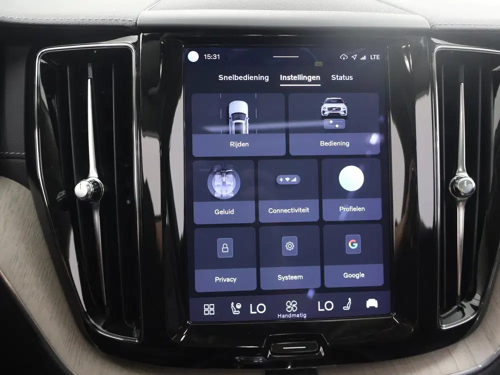 Volvo XC60 2.0 T8 Plug-in hybrid AWD Inscription uit 2022, foto 19