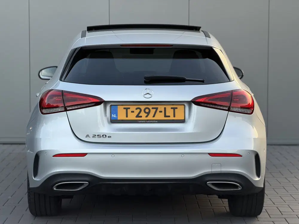 Mercedes-Benz A-Klasse 250 e AMG Night Premium Plus uit 2021, foto 4