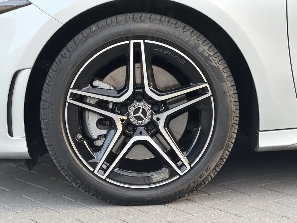 Mercedes-Benz A-Klasse 250 e AMG Night Premium Plus uit 2021, foto 5