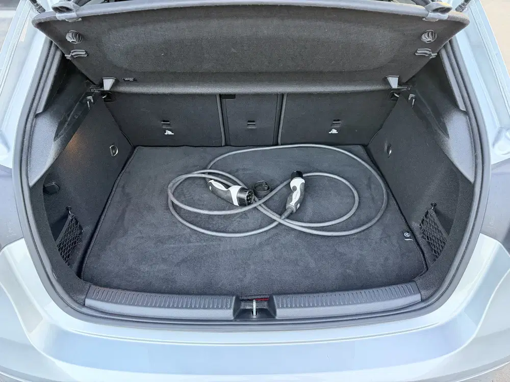 Mercedes-Benz A-Klasse 250 e AMG Night Premium Plus uit 2021, foto 8