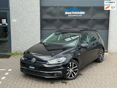 Volkswagen Golf 1.5 TSI Highline Business R uit 2019