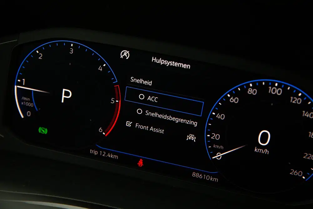 Volkswagen Transporter 2.0 TDI L2 Bulli 200PK uit 2020, foto 19