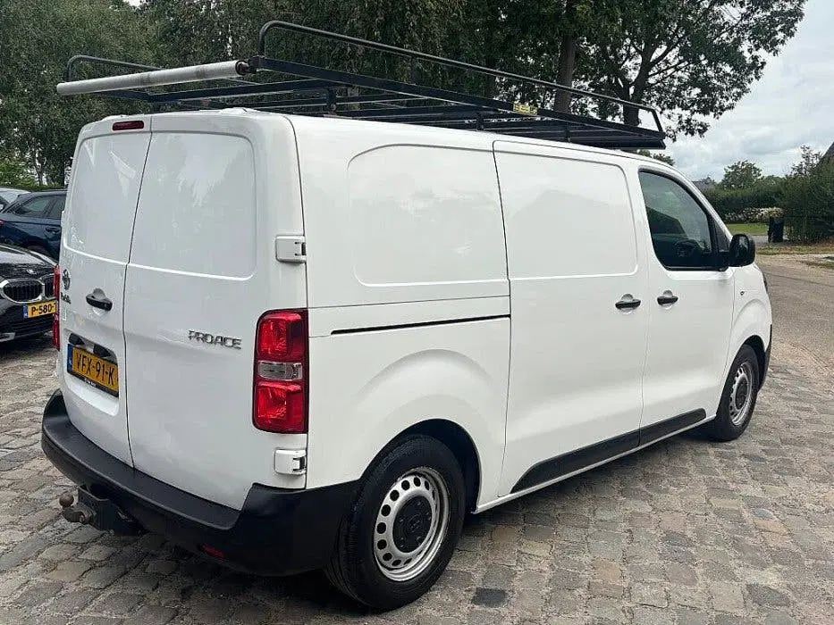 Toyota Proace 1.5 D-4D Cool Comfort uit 2020, foto 5
