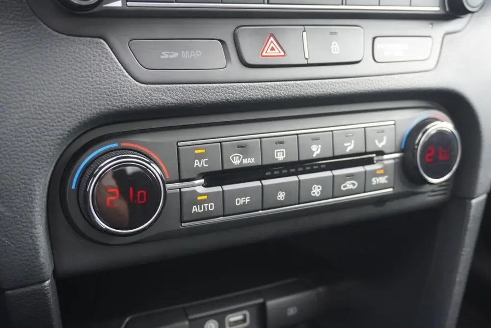 Kia Ceed 1.0 T-GDi DynamicLine CarPlay uit 2019, foto 19