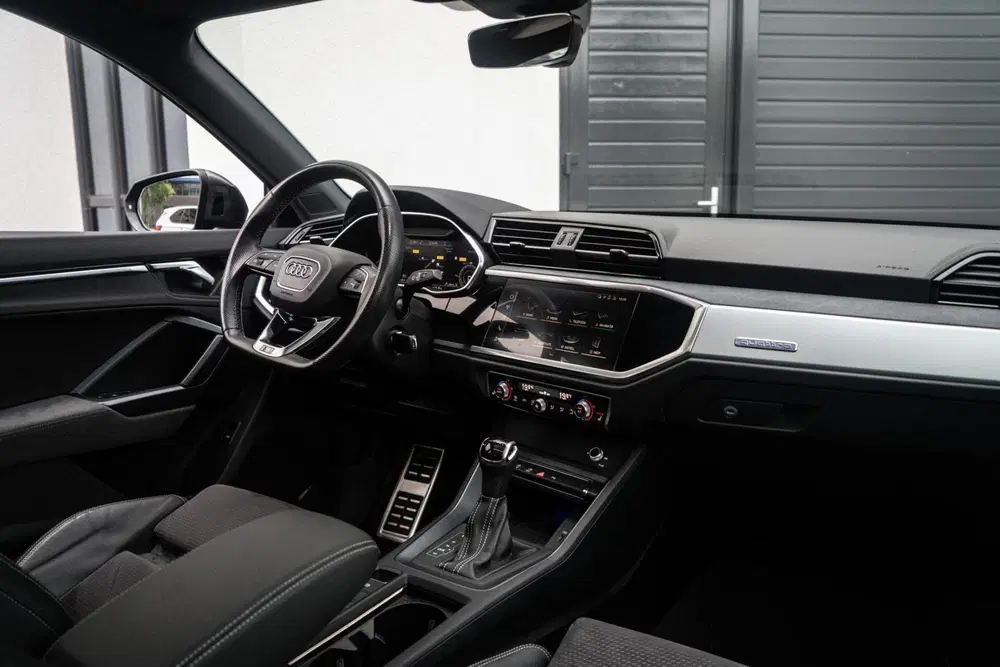 Audi Q3 45 TFSI Quattro S Line 230PK PANO uit 2019, foto 13